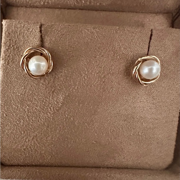 Jewelry - Lustrous 14K Pearl Stud Earrings 4.7mm
